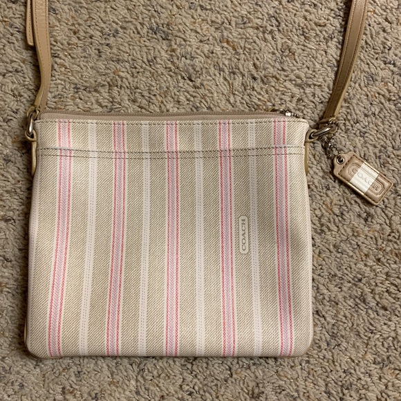 ✨NWOT✨Coach crossbody purse - Picture 2 of 7